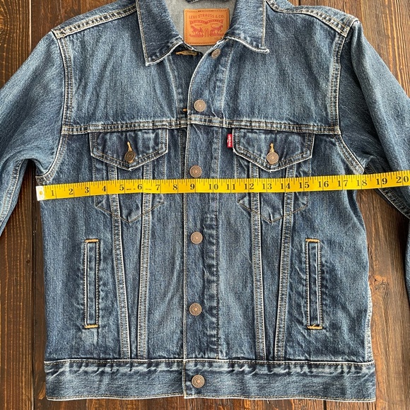 Levi’s Ex-Boyfriend Trucker Denim Jacket - Picture 3 of 12
